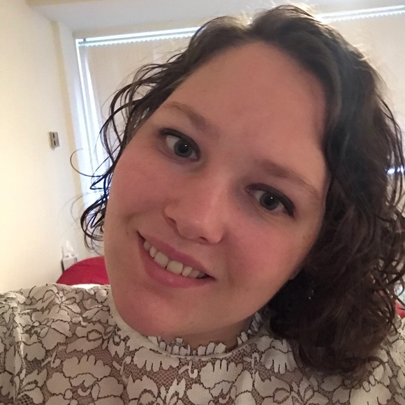 Meet your Posher, Rebecca - Picture 2 of 3